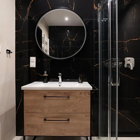 Apartment 1612 Modern Tower *